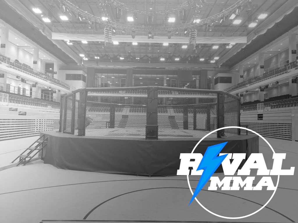 Foto von Octagon mit Rival MMA Logo